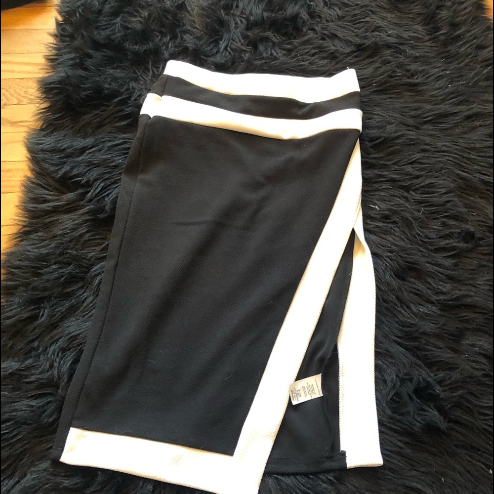Black and white slit skirt